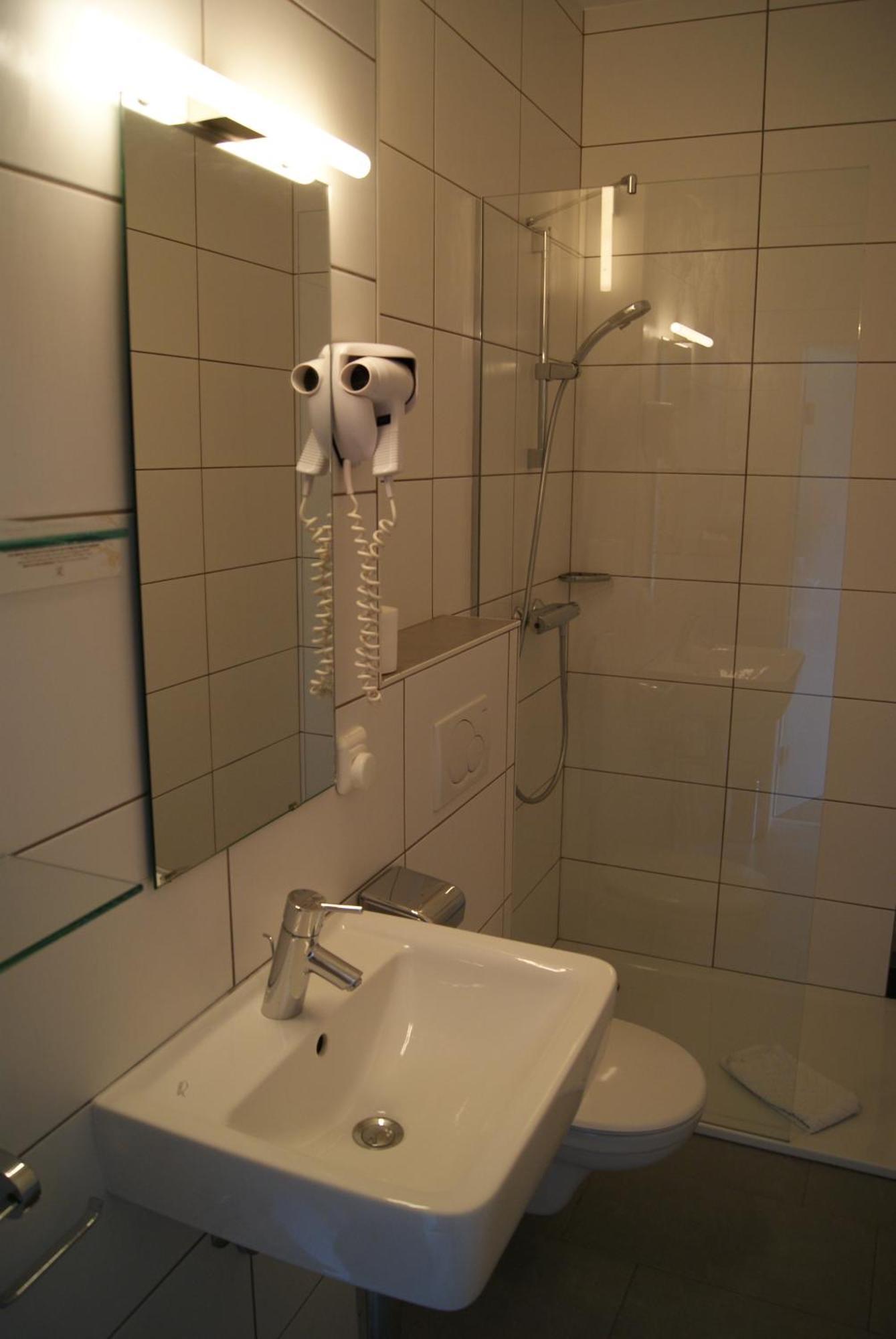 Logis Hotel Acacia Esch-sur-Alzette Rum bild