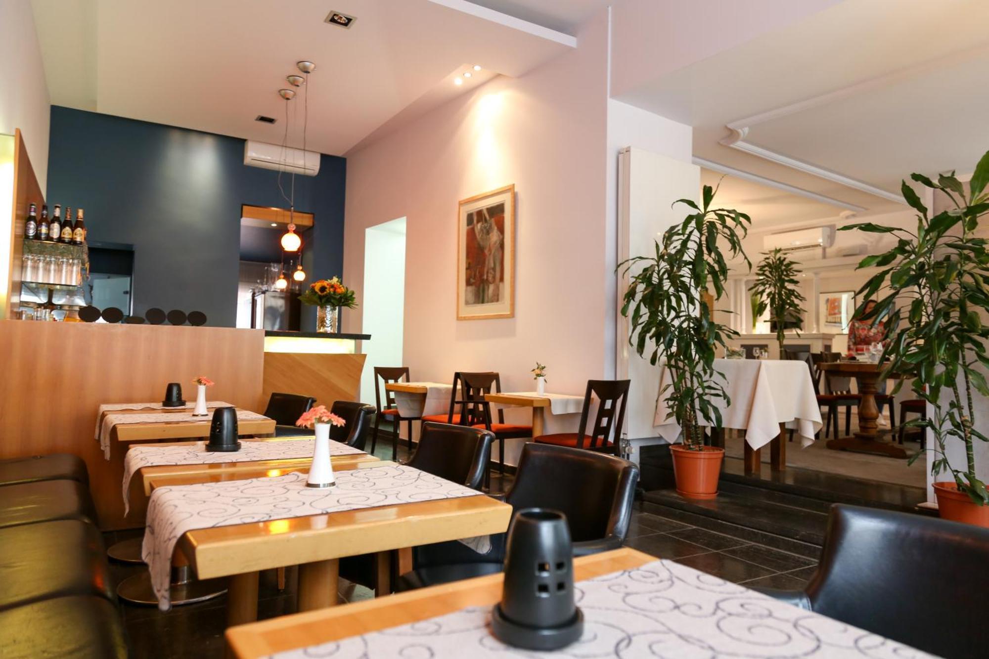 Logis Hotel Acacia Esch-sur-Alzette Exteriör bild